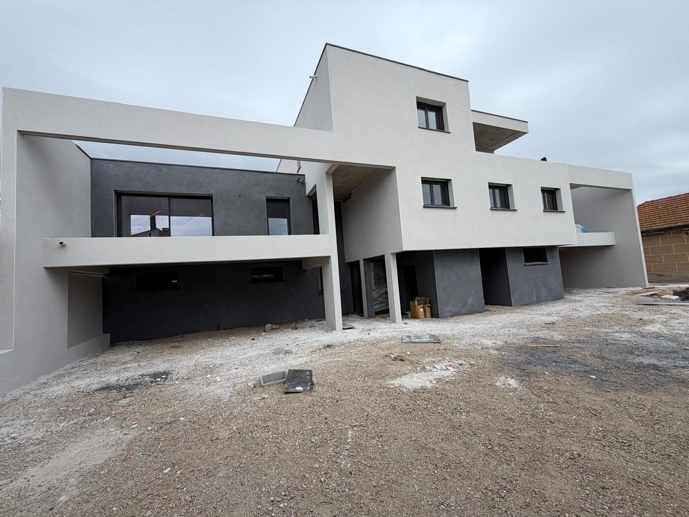 Programme de logements contemporains, façades terminées, réalisation LYS FACADE en Occitanie