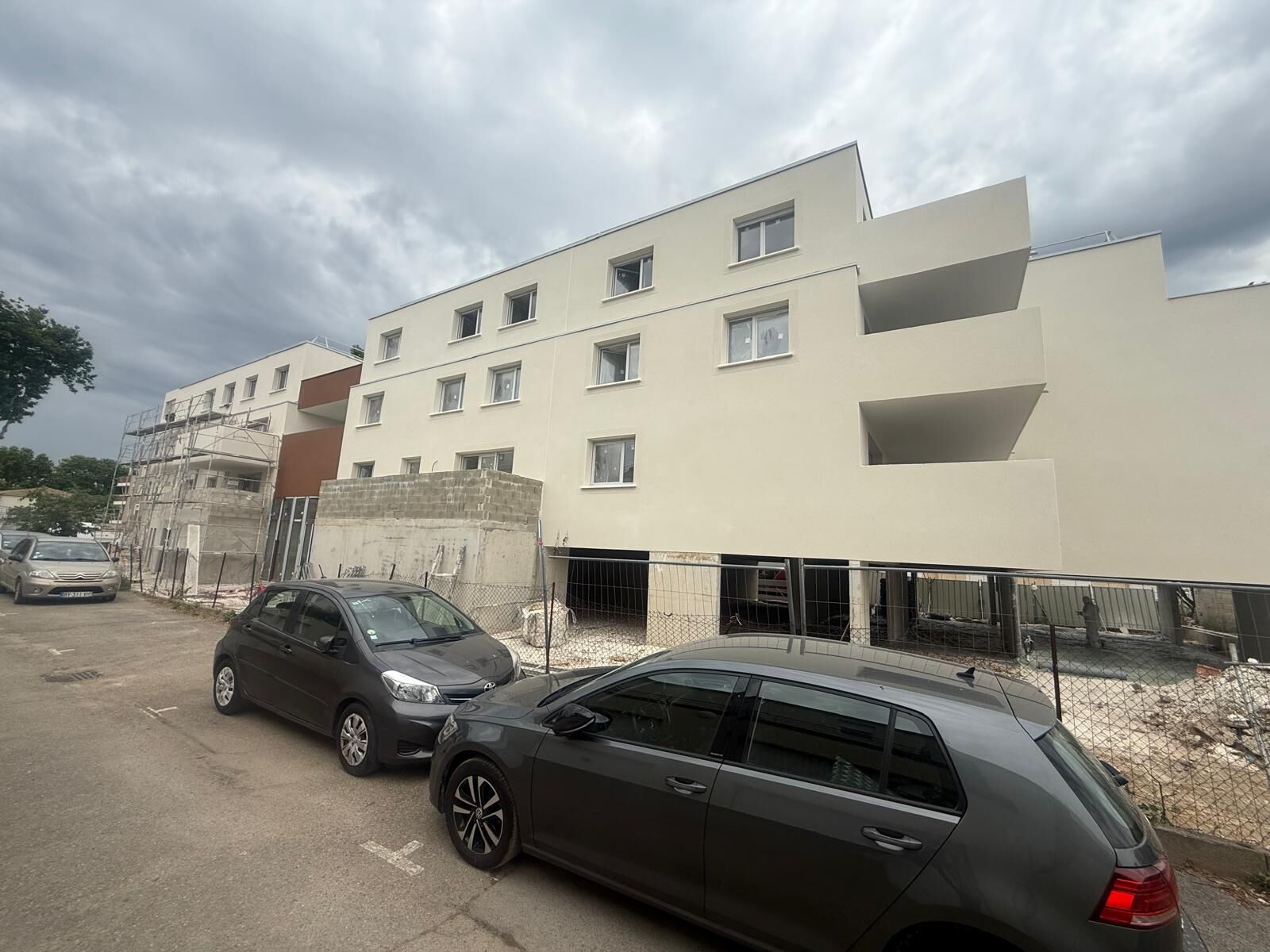 Résidence neuve aux façades enduites terminées par LYS FACADE en Occitanie